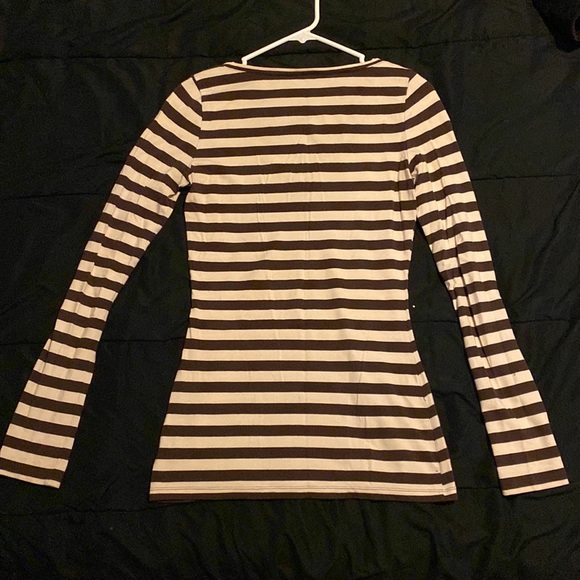 Stretchy cream and brown striped long sleeve, V-neck tee - Picture 4 of 4